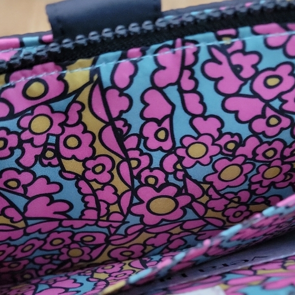 VERA BRADLEY/Black Quilted Wallet - Picture 9 of 9
